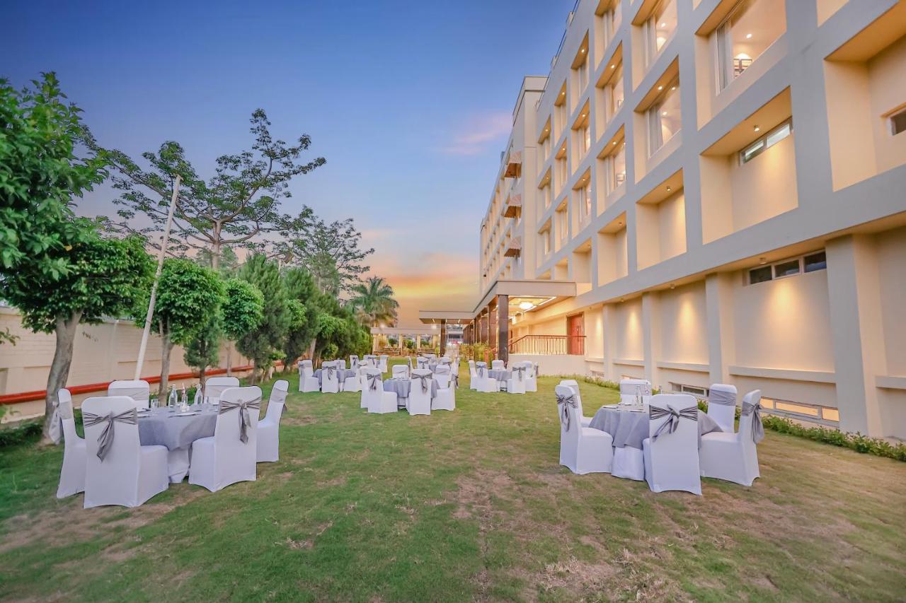 Regenta Dehradun By Royal Orchid Hotels Limited Exterior foto